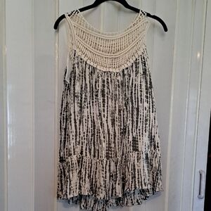 Black and White Sleeveless Top